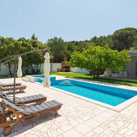 Lovely In With Jacuzzi Poljica (Hvar)