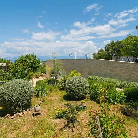 Holiday home Lovely In With Jacuzzi Poljica (Hvar)