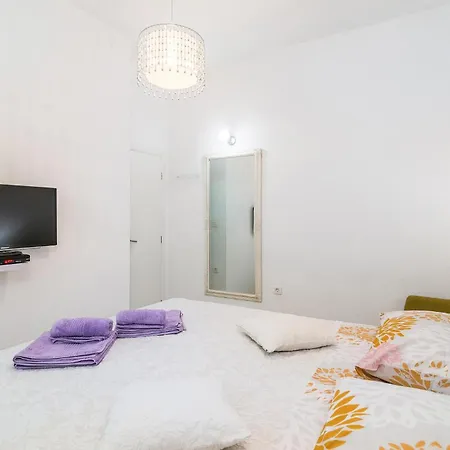 Lovely In With Jacuzzi Holiday home *