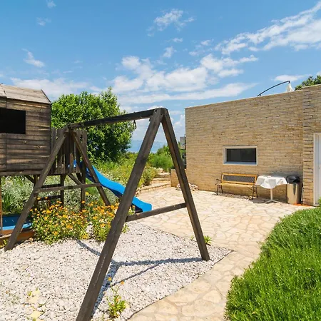 Holiday home Lovely In With Jacuzzi *